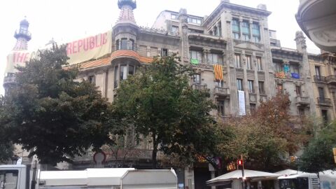 La pancarta desplegada en la conselleria de Econom&iacute;a