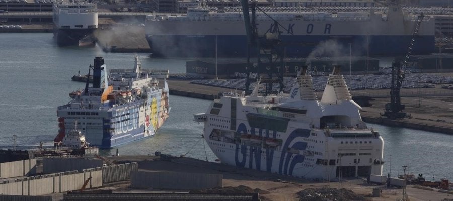 Barcos del puerto de Barcelona Barcos del puerto de Barcelona