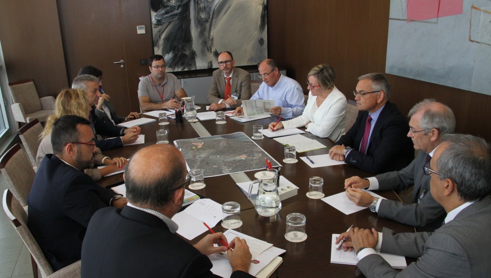 El alcalde de Vila-real José Benlloch, durant la reunió de la comissió mixta per la intermodal. 