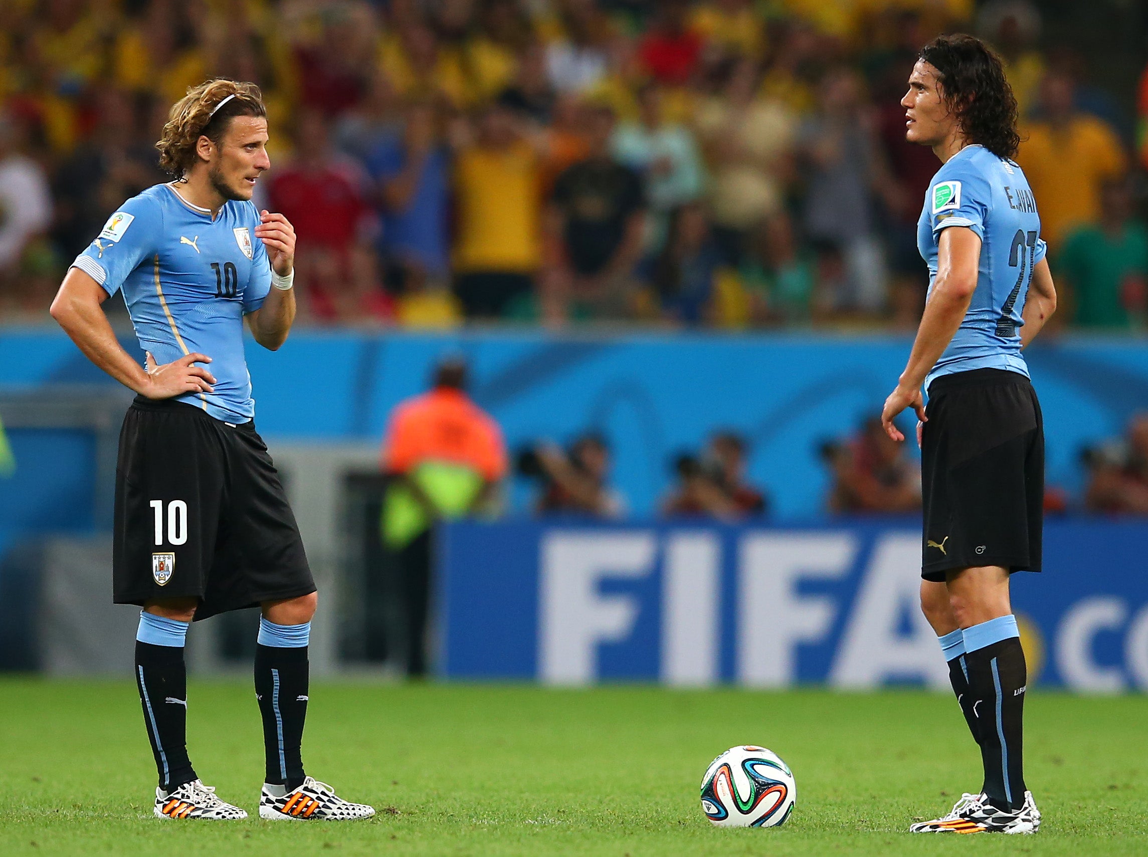 Diego Forlán: "Esto Neymar a Messi no se lo hubiese hecho y eso es lo que me da rabia" Diego Forlán: "Esto Neymar a Messi no se lo hubiese hecho y eso es lo que me da rabia"