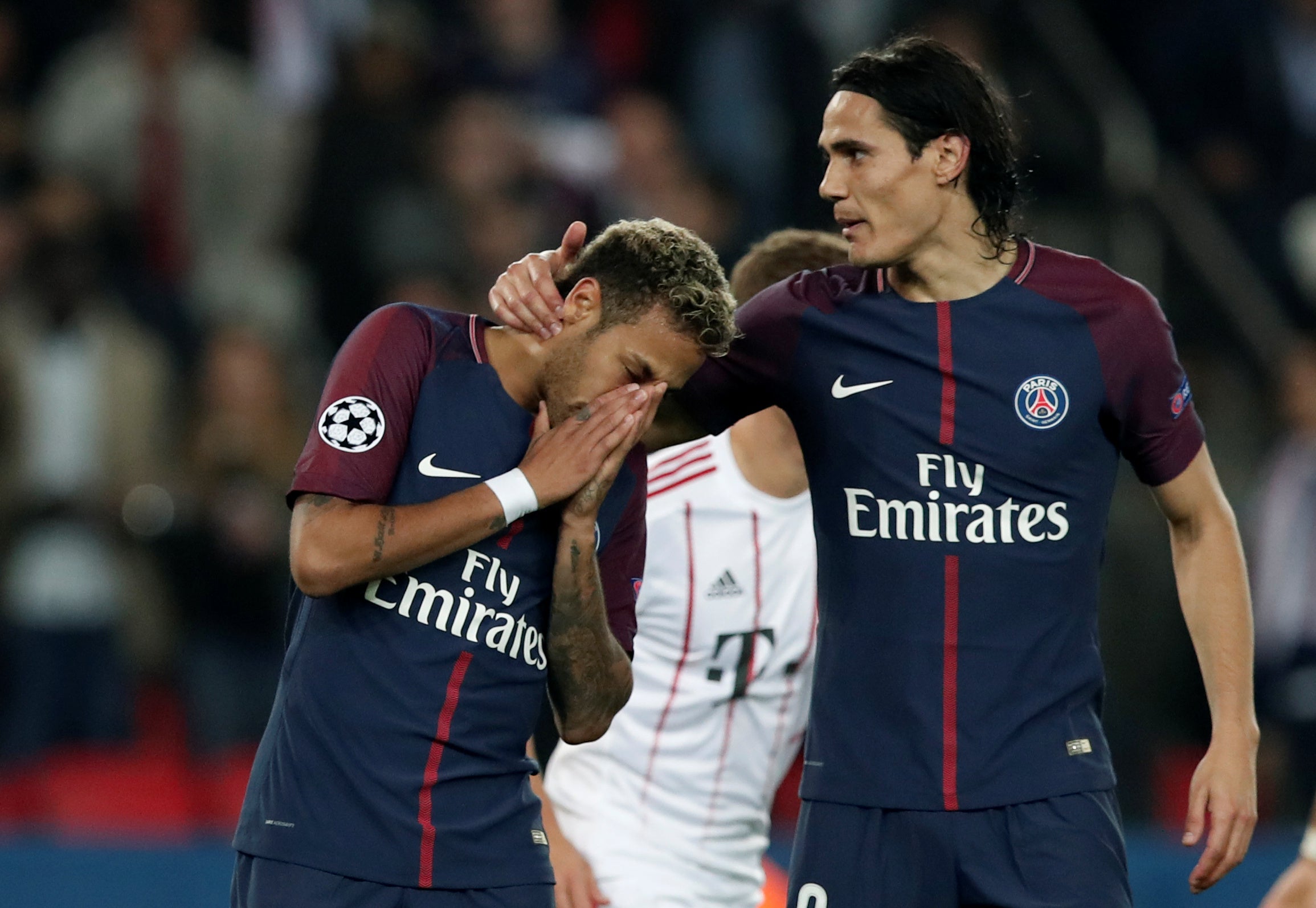 Cavani explica su polémica con Neymar: "Se inventan historias que no existen" Cavani explica su polémica con Neymar: "Se inventan historias que no existen"