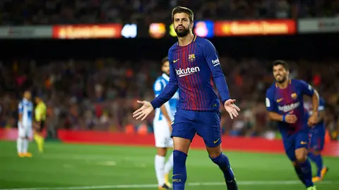 Piqué jugando con el F.C Barcelona Piqué jugando con el F.C Barcelona