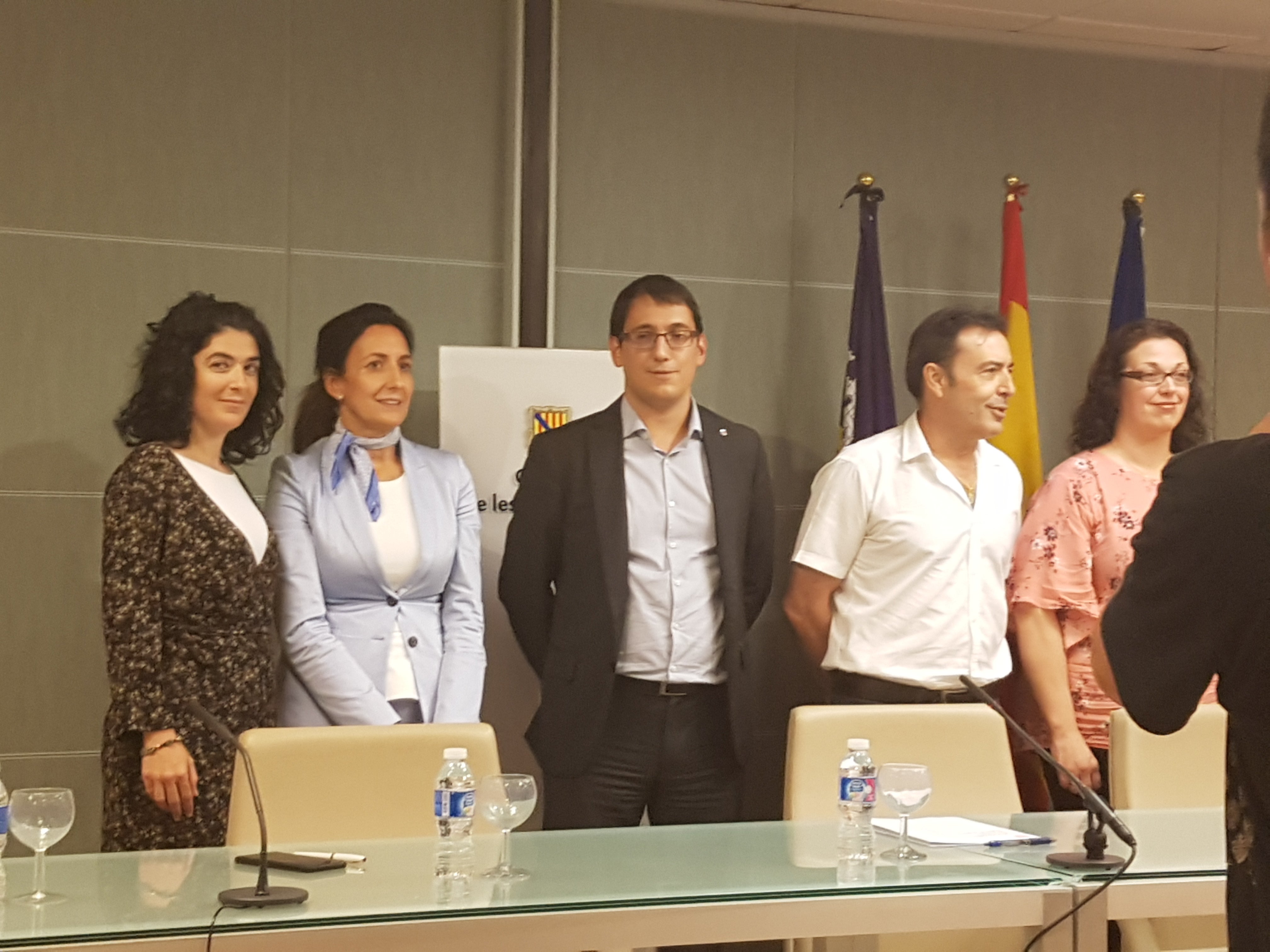 Sindicatos, patronal y Govern firman un acuerdo que contempla una subida salarial del 17% en los próximos cuatro años Sindicatos, patronal y Govern firman un acuerdo que contempla una subida salarial del 17% en los próximos cuatro años