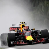 Max Verstappen rueda sobre mojado Max Verstappen rueda sobre mojado