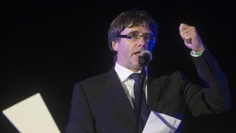 El presidente de la Generalitat, Carles Puigdemont, interviene en el acto unitario del independentismo a dos d&iacute;as del 1-O 