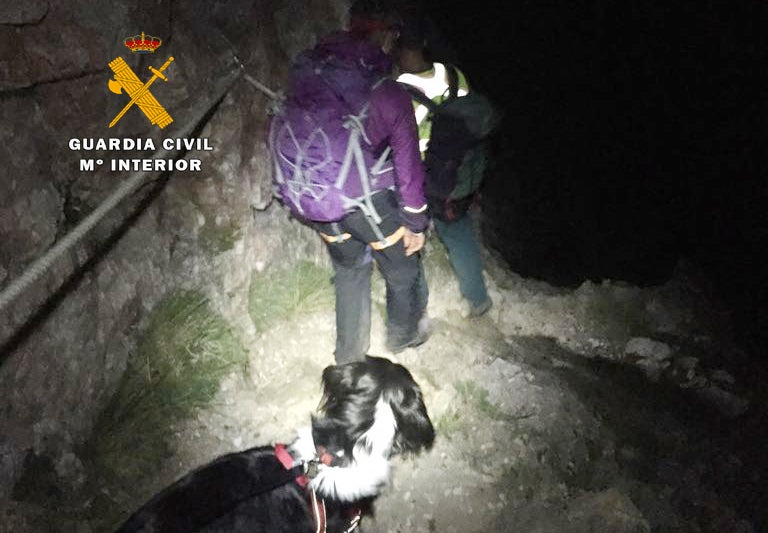 La Guardia Civil rescata a una senderista desorientada en el límite con León La Guardia Civil rescata a una senderista desorientada en el límite con León