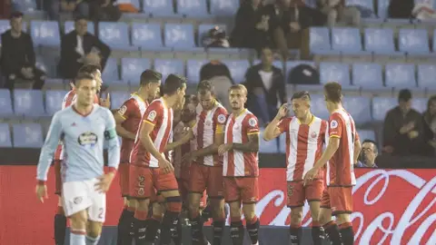 El Girona celebra en grupo uno de los goles contra el Celta El Girona celebra en grupo uno de los goles contra el Celta