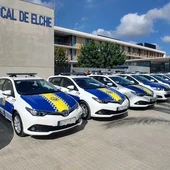 Coches de la Policía Local de Elche (Archivo) Coches de la Policía Local de Elche (Archivo)