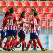 Las jugadoras del Atlético Femenino celebran un gol