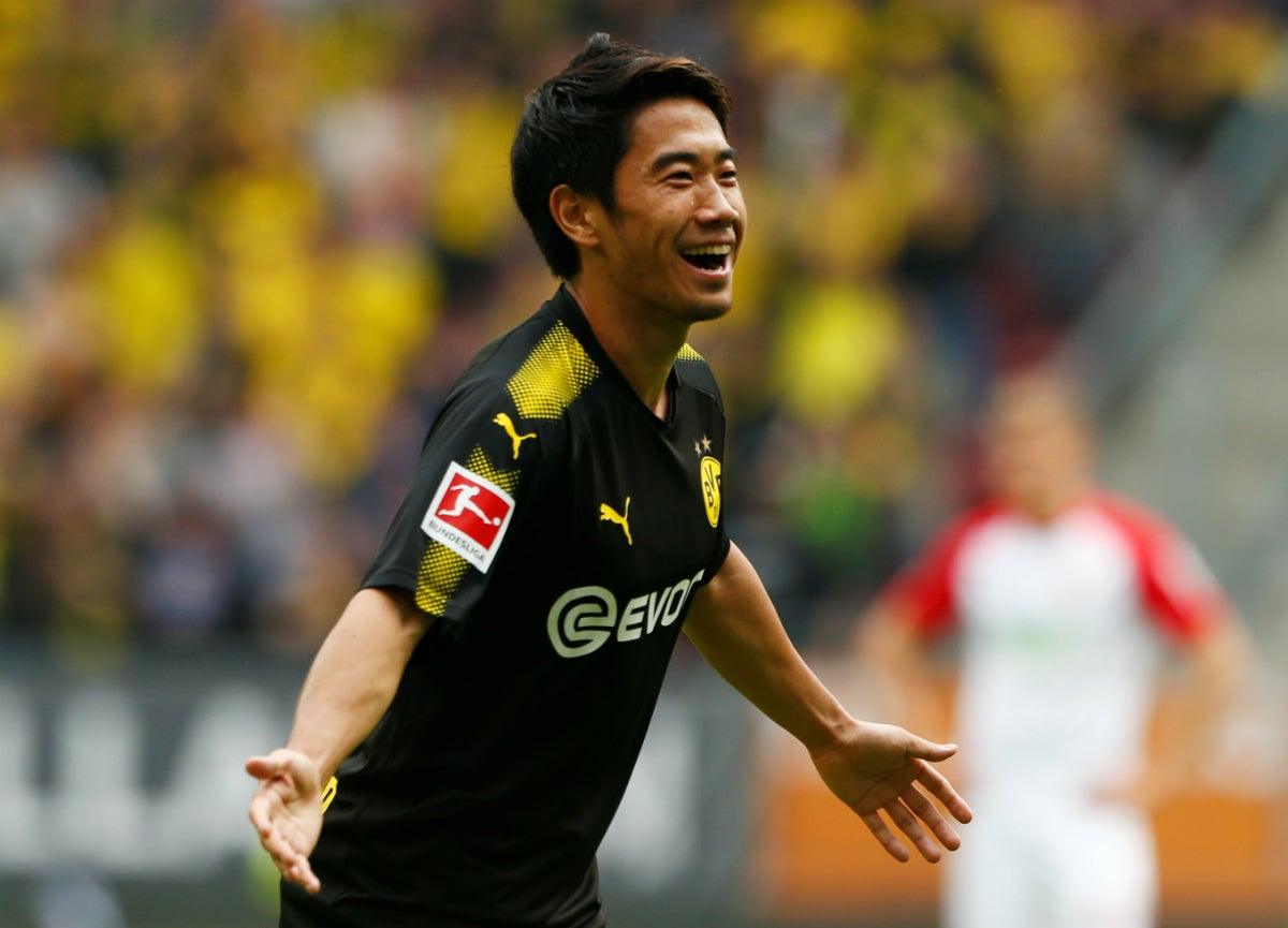 Shinji Kagawa mantiene líder a un Borussia Dortmund que sufrió para ganar al Augsburgo Shinji Kagawa mantiene líder a un Borussia Dortmund que sufrió para ganar al Augsburgo
