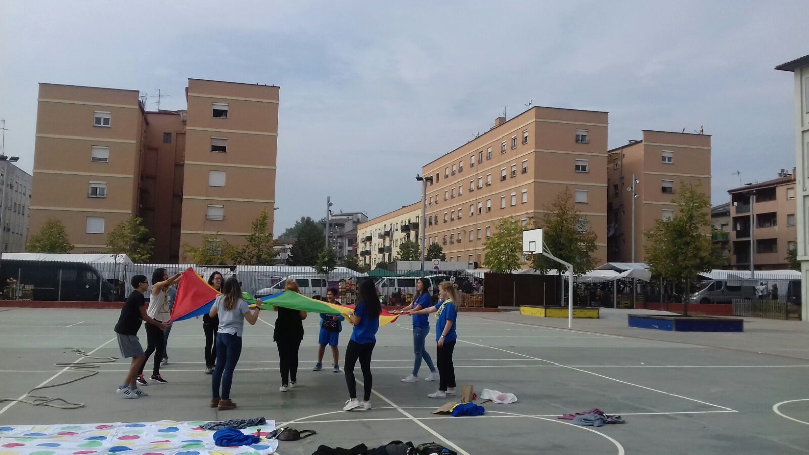 Un total de 163 colegios están ocupados, de los 1.300 visitados por los Mossos Un total de 163 colegios están ocupados, de los 1.300 visitados por los Mossos