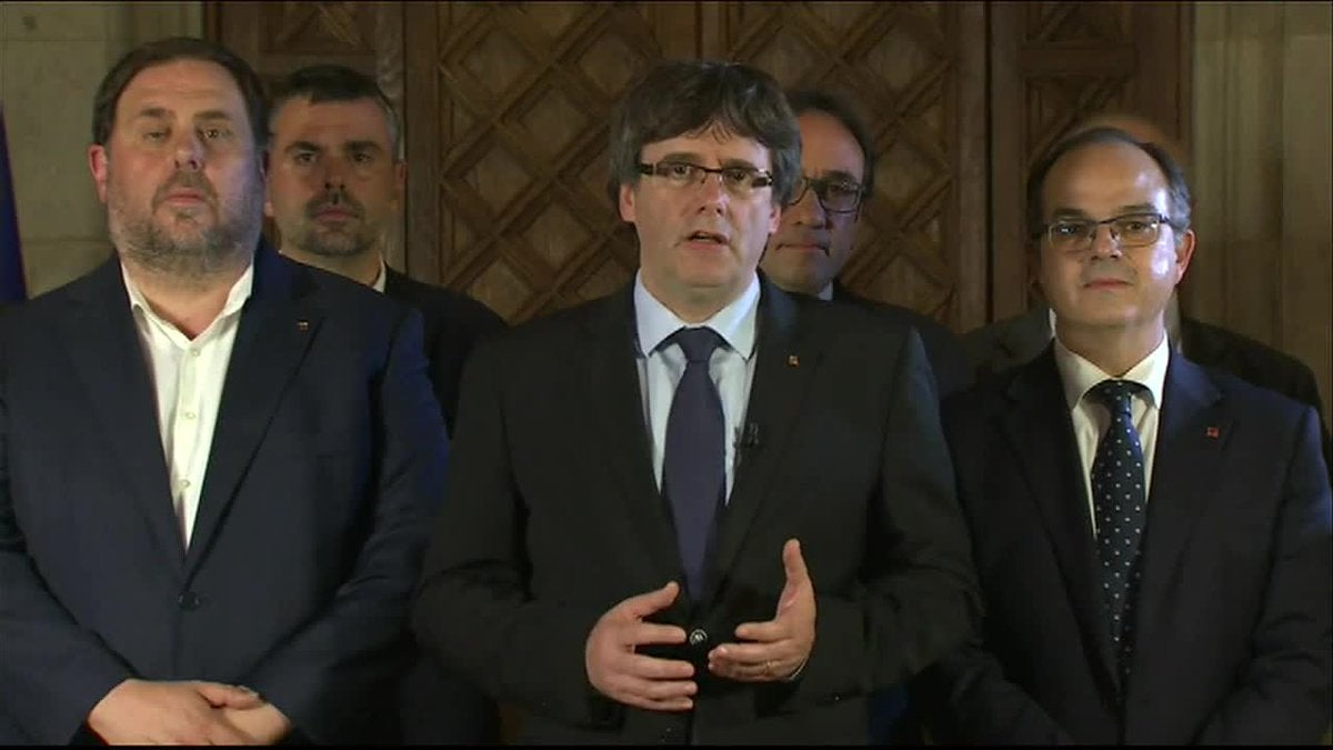 Puigdemont anuncia que tras el 1-O el Parlament dará los pasos hacia la independencia Puigdemont anuncia que tras el 1-O el Parlament dará los pasos hacia la independencia