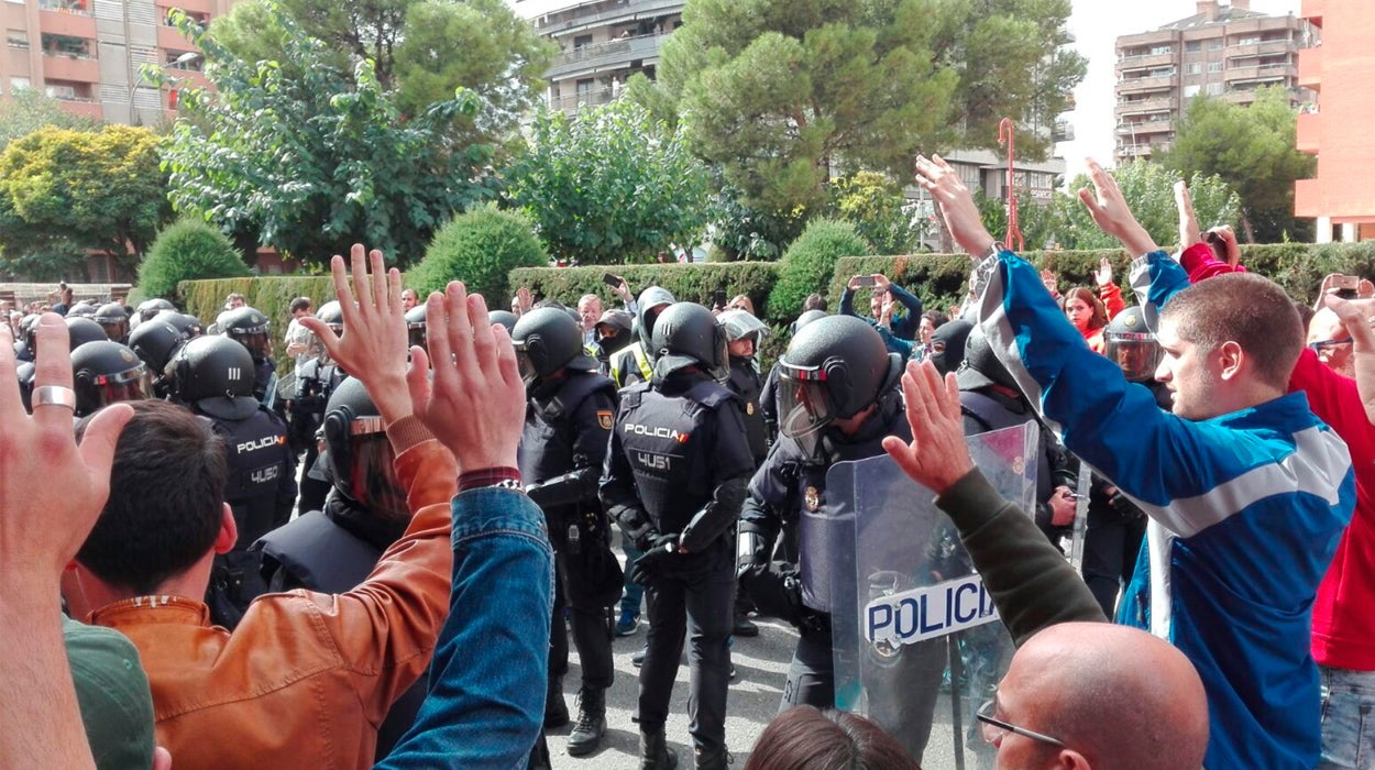 Interior eleva a 33 los policías y guardias civiles que recibieron atención médica Interior eleva a 33 los policías y guardias civiles que recibieron atención médica