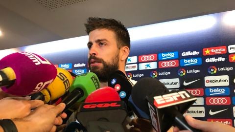 Gerard Piqu&eacute; emocionado en la zona mixta del Camp Nou
