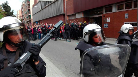 La Polic&iacute;a Nacional en una manifestaci&oacute;n en Catalu&ntilde;a