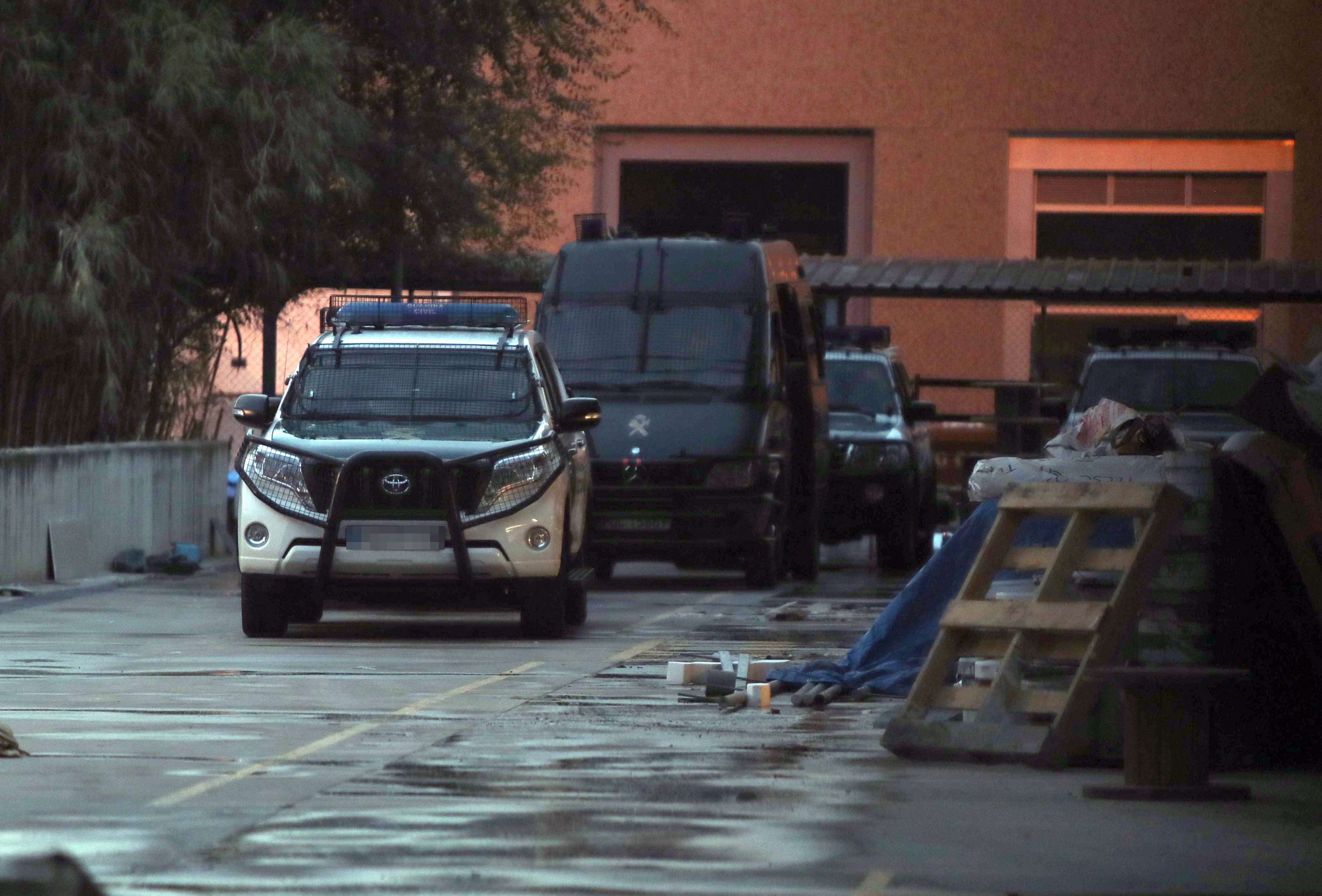 El Parlament pide la "retirada" de la Guardia Civil de Cataluña, avala la desobediencia y revive tensiones por la prisión de CDR El Parlament pide la "retirada" de la Guardia Civil de Cataluña, avala la desobediencia y revive tensiones por la prisión de CDR