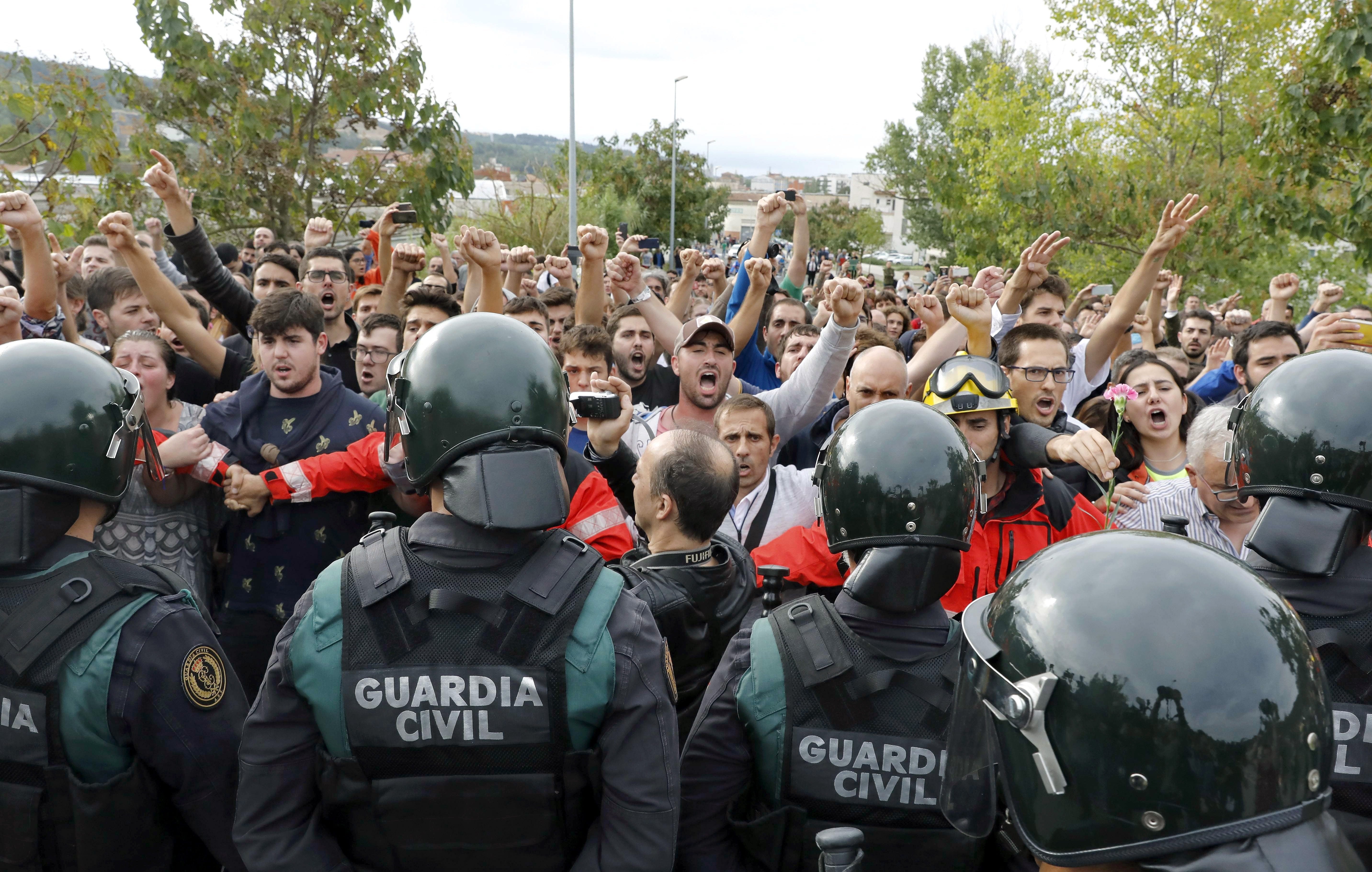 Los 121.000 castellanos y leones en Cataluña ven el futuro con incertidumbre Los 121.000 castellanos y leones en Cataluña ven el futuro con incertidumbre