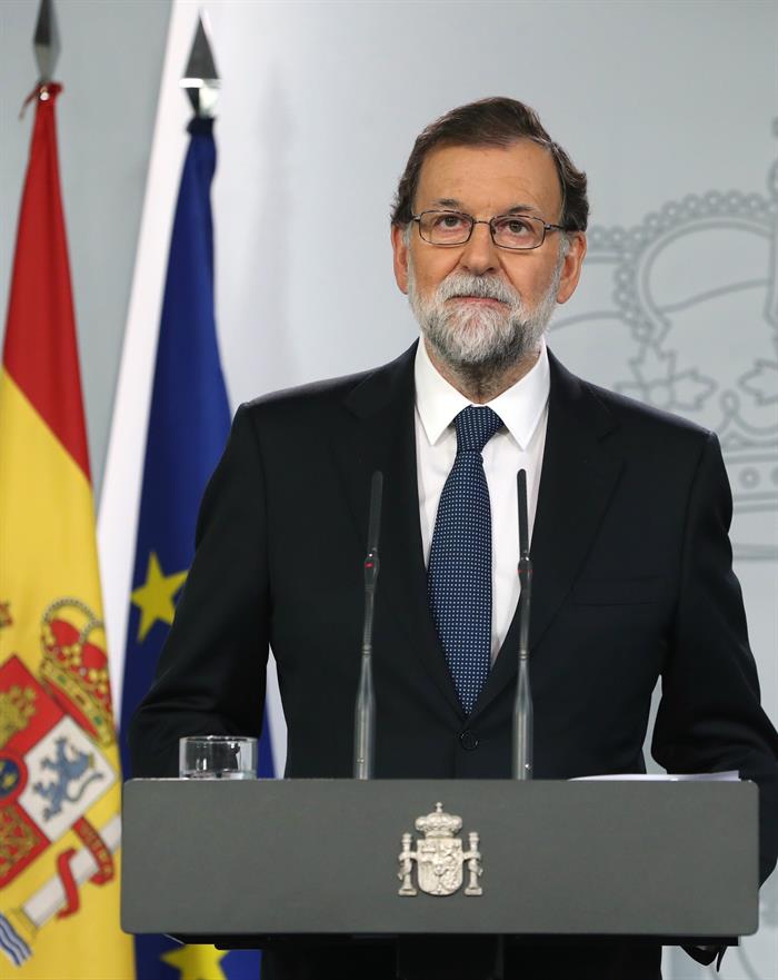 Rajoy exige a Puigdemont renunciar a la independencia para "evitar males mayores" Rajoy exige a Puigdemont renunciar a la independencia para "evitar males mayores"