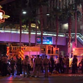 Efectivos policiales en las inmediaciones del Mandalay Bay Casino (Las Vegas)