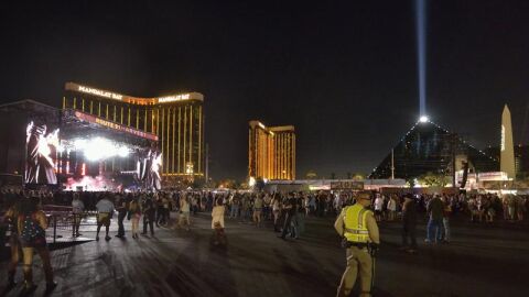 Vista general de uno de los escenarios donde se ha producido el tiroteo en Las Vegas