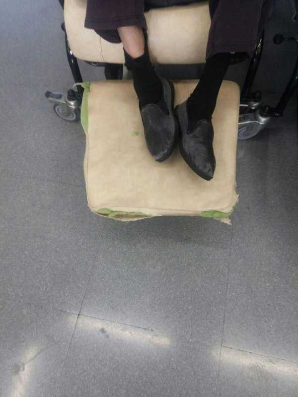 Los familiares de los residentes del geriátrico de Altabix de Elche preguntan dónde está el dinero comprometido para colchones o sofás Los familiares de los residentes del geriátrico de Altabix de Elche preguntan dónde está el dinero comprometido para colchones o sofás