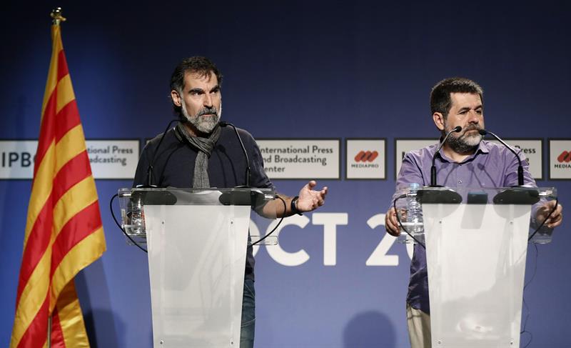 La Guardia Civil pide a la Audiencia Nacional bloquear las cuentas de ANC y Òmnium Cultural La Guardia Civil pide a la Audiencia Nacional bloquear las cuentas de ANC y Òmnium Cultural