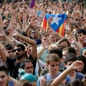 Estudiantes se manifiestan en Plaza Cataluña, en Barcelona