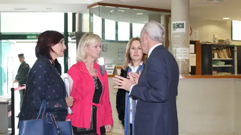 La consellera de Justicia, Gabriela Bravo, durante una visita a los juzgados de Nules. VISITA JUZGADOS NULES