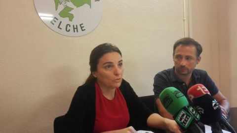 Fernando Dur&ccedil;a junto a Mar&iacute;a Castell, madre de la ni&ntilde;a que sufre una enfermedad rara