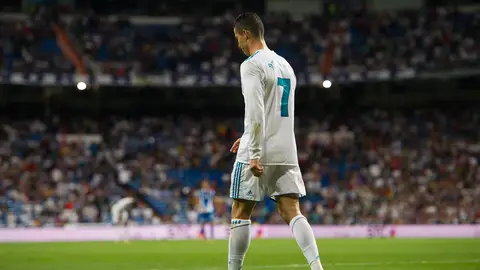 Cristiano Ronaldo, cabizbajo en un partido con el Real Madrid Cristiano Ronaldo, cabizbajo en un partido con el Real Madrid