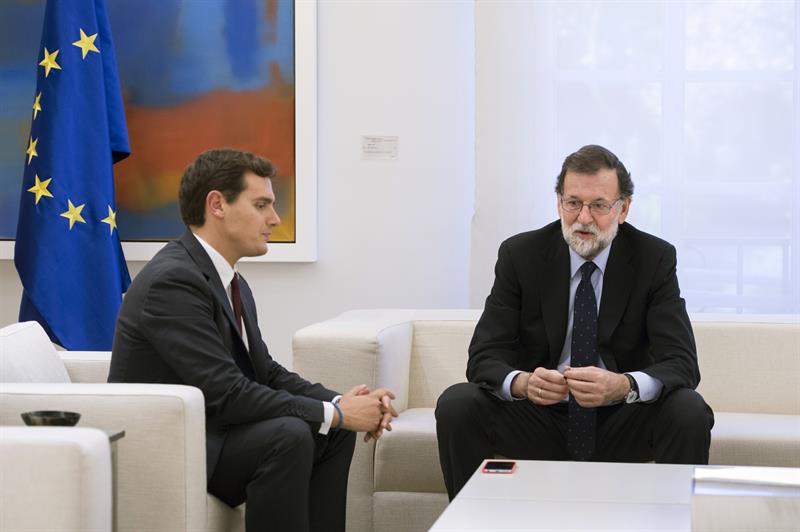 El PP y Ciudadanos lograrían juntos la mayoría absoluta en el Congreso si hoy hubiera elecciones El PP y Ciudadanos lograrían juntos la mayoría absoluta en el Congreso si hoy hubiera elecciones