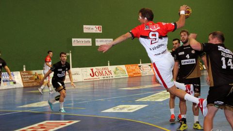 El Balonmano Nava se impuso en la primera ronda de la Copa del Rey