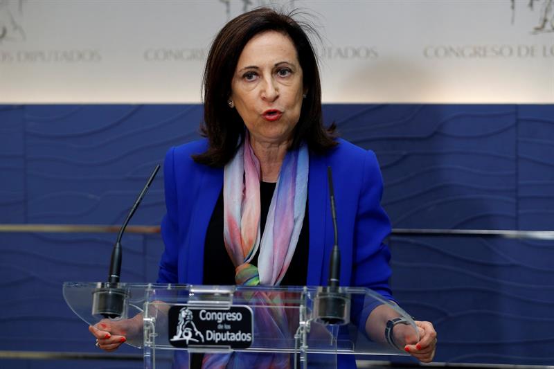 El PSOE anuncia una iniciativa para reprobar a Sáenz de Santamaría en el Congreso El PSOE anuncia una iniciativa para reprobar a Sáenz de Santamaría en el Congreso