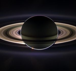 Los anillos de Saturno están formados por innumerables partículas de diversos tamaños Los anillos de Saturno están formados por innumerables partículas de diversos tamaños