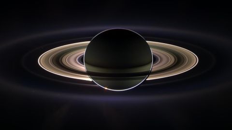 Los anillos de Saturno est&aacute;n formados por innumerables part&iacute;culas de diversos tama&ntilde;os