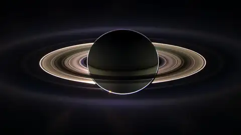 Los anillos de Saturno están formados por innumerables partículas de diversos tamaños Los anillos de Saturno están formados por innumerables partículas de diversos tamaños