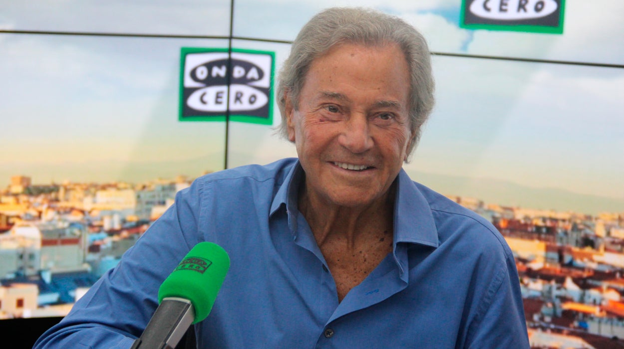 Arturo Fernández: "Cuando un hombre mayor se enamora de una chica tan joven no le importa hacer el ridículo" Arturo Fernández: "Cuando un hombre mayor se enamora de una chica tan joven no le importa hacer el ridículo"