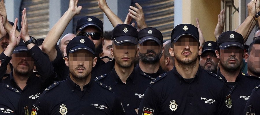 Efectivos de la Policía Nacional destinados a Cataluña para impedir el 1-O hospedados en el hotel Mont-Palau de Pineda Efectivos de la Policía Nacional destinados a Cataluña para impedir el 1-O hospedados en el hotel Mont-Palau de Pineda