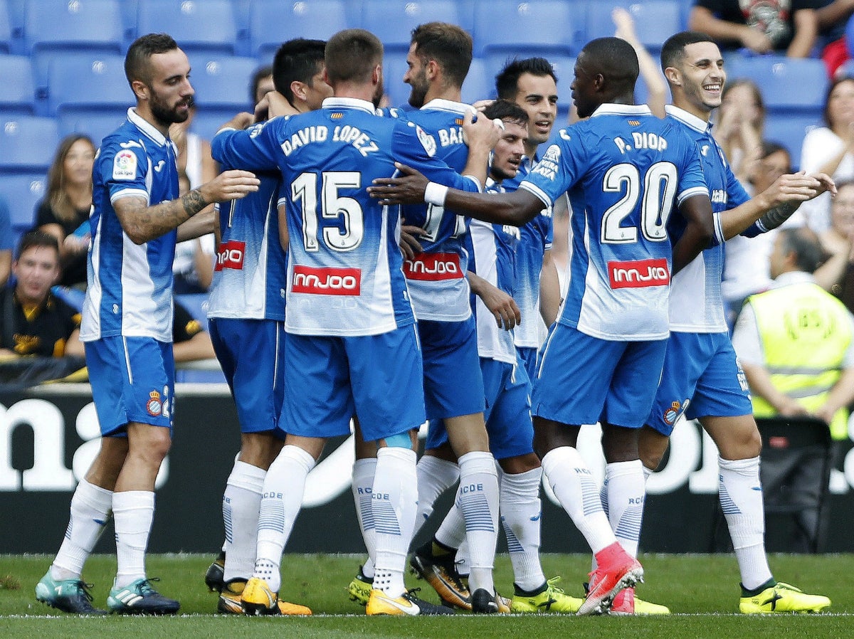 El Espanyol acuerda con sus colectivos no utilizar la política en el estadio El Espanyol acuerda con sus colectivos no utilizar la política en el estadio