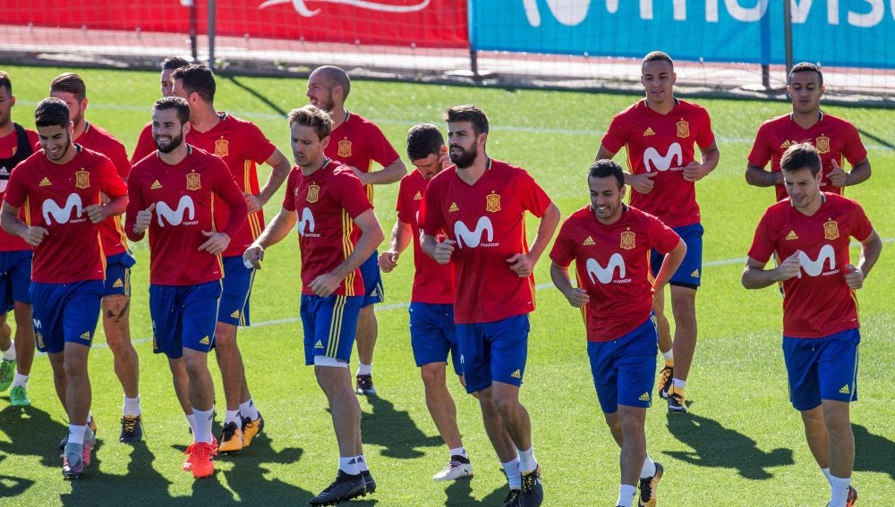 Los jugadores de la selección española se ejercitan en Las Rozas