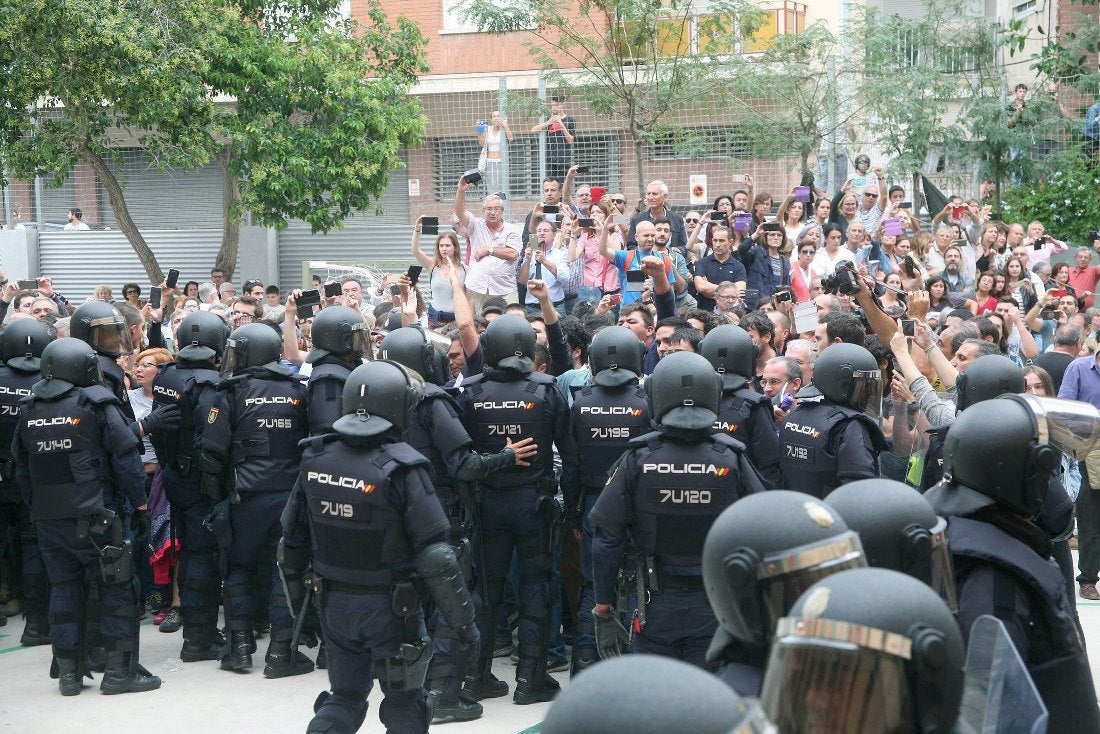 La Fiscalía avala que la actuación policial contra el 1-O "no afectó a la convivencia" La Fiscalía avala que la actuación policial contra el 1-O "no afectó a la convivencia"