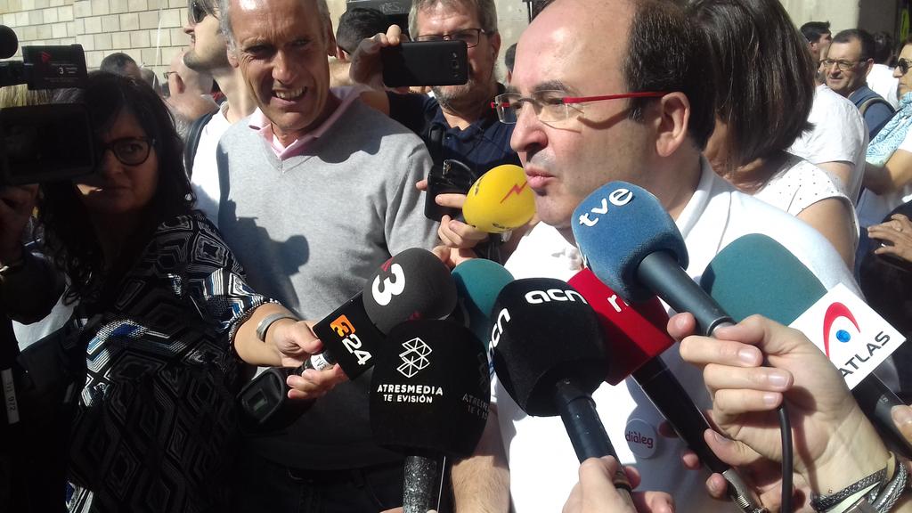Tertulia: ¿Fue un error la ausencia de Miquel Iceta en la manifestación en Barcelona? Tertulia: ¿Fue un error la ausencia de Miquel Iceta en la manifestación en Barcelona?