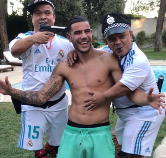 La polémica fiesta de cumpleaños de Theo Hernández que causa controversia en las redes La polémica fiesta de cumpleaños de Theo Hernández que causa controversia en las redes