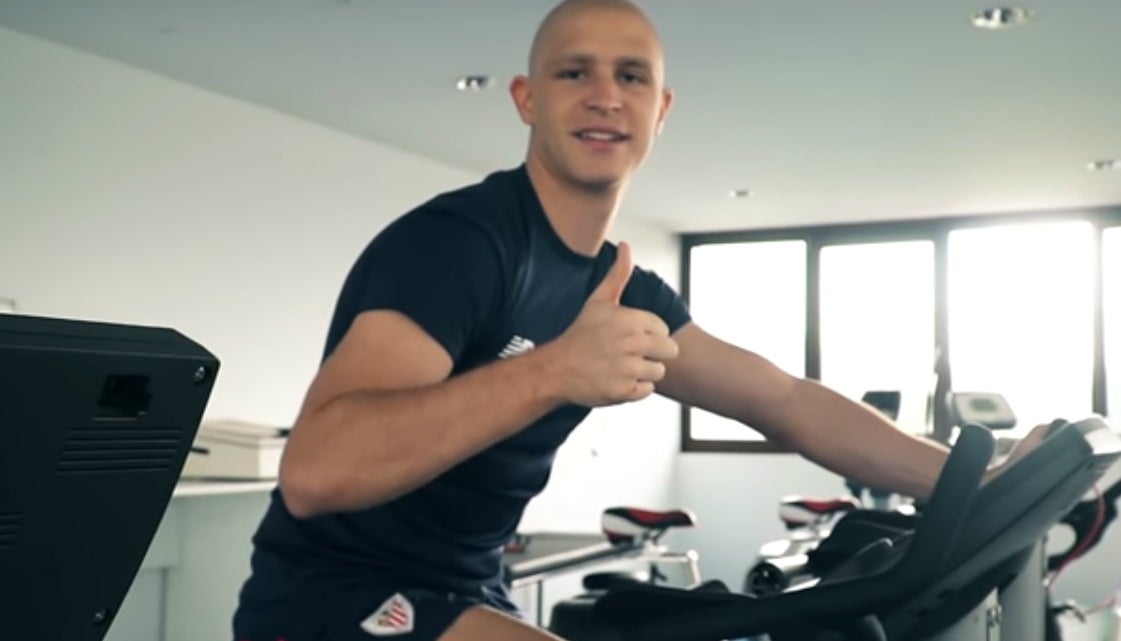 El Athletic comparte un vídeo de Yeray: "Ahora valoro hasta poder beber agua sin que sepa raro" El Athletic comparte un vídeo de Yeray: "Ahora valoro hasta poder beber agua sin que sepa raro"