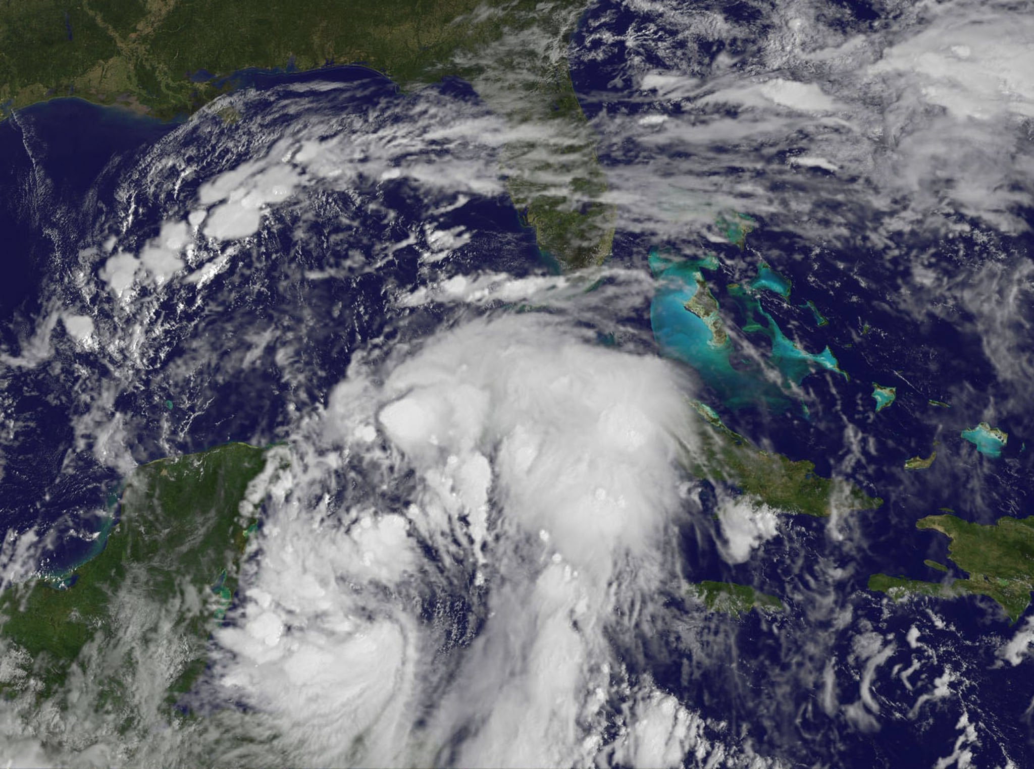 El huracán Nate se intensifica en medio del Golfo de México, rumbo a EEUU El huracán Nate se intensifica en medio del Golfo de México, rumbo a EEUU