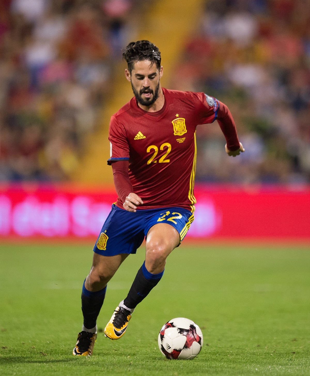 Isco, sobre los pitos a Piqué: "Él sabe a lo que se expone por mezclar deporte y política" Isco, sobre los pitos a Piqué: "Él sabe a lo que se expone por mezclar deporte y política"