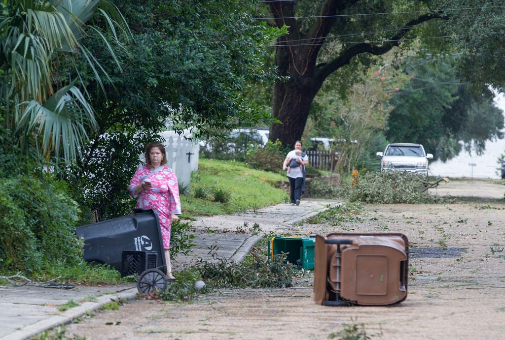 Nate se degrada a depresión pero siguen fuertes lluvias en el sureste de Estados Unidos Nate se degrada a depresión pero siguen fuertes lluvias en el sureste de Estados Unidos
