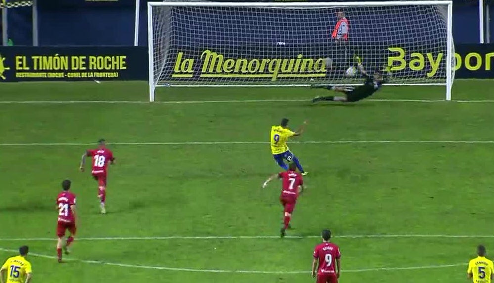 Sergio Herrera, héroe de Osasuna tras parar tres penaltis en un mismo partido contra el Cádiz Sergio Herrera, héroe de Osasuna tras parar tres penaltis en un mismo partido contra el Cádiz