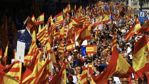 Miles de banderas ondean en las calles de Barcelona