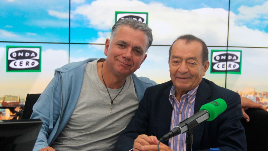 El fot&oacute;grafo Juan Ch&aacute;vez durante una entrevista con Juan Ram&oacute;n Lucas en M&aacute;s de uno